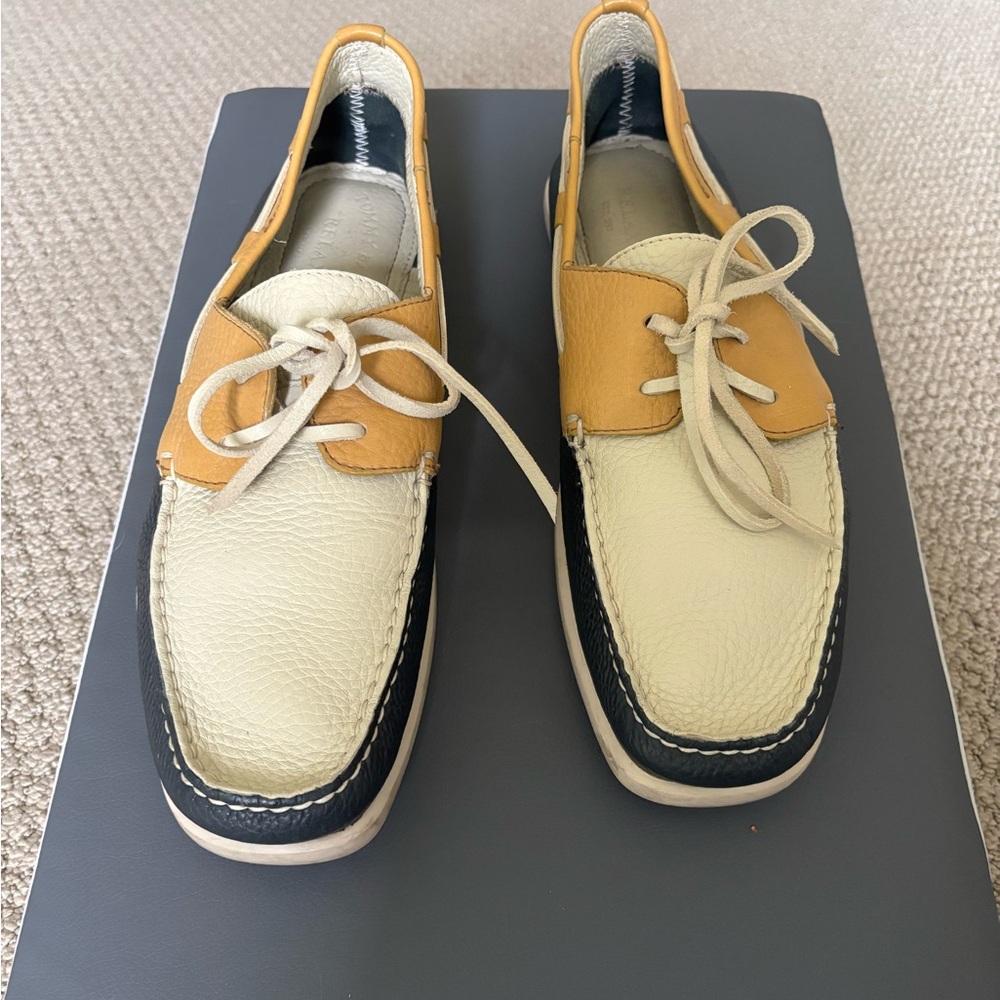 Tommy Bahama Tan and Cream Loafers Slip-Ons